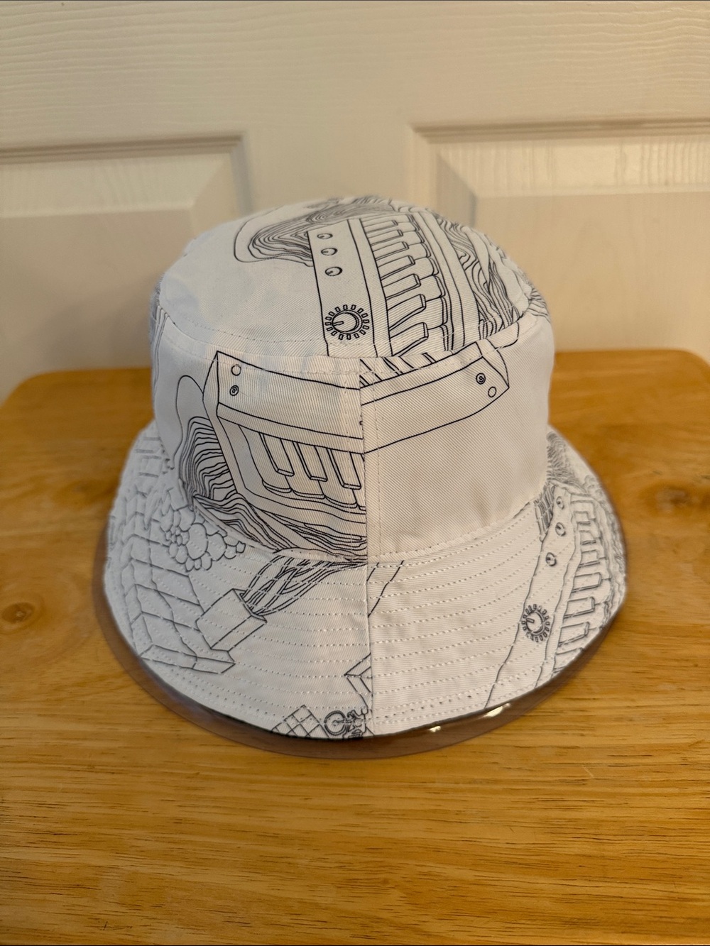 GRAV White/Black Reversible Graphic Bucket Hat - Picture 5 of 8